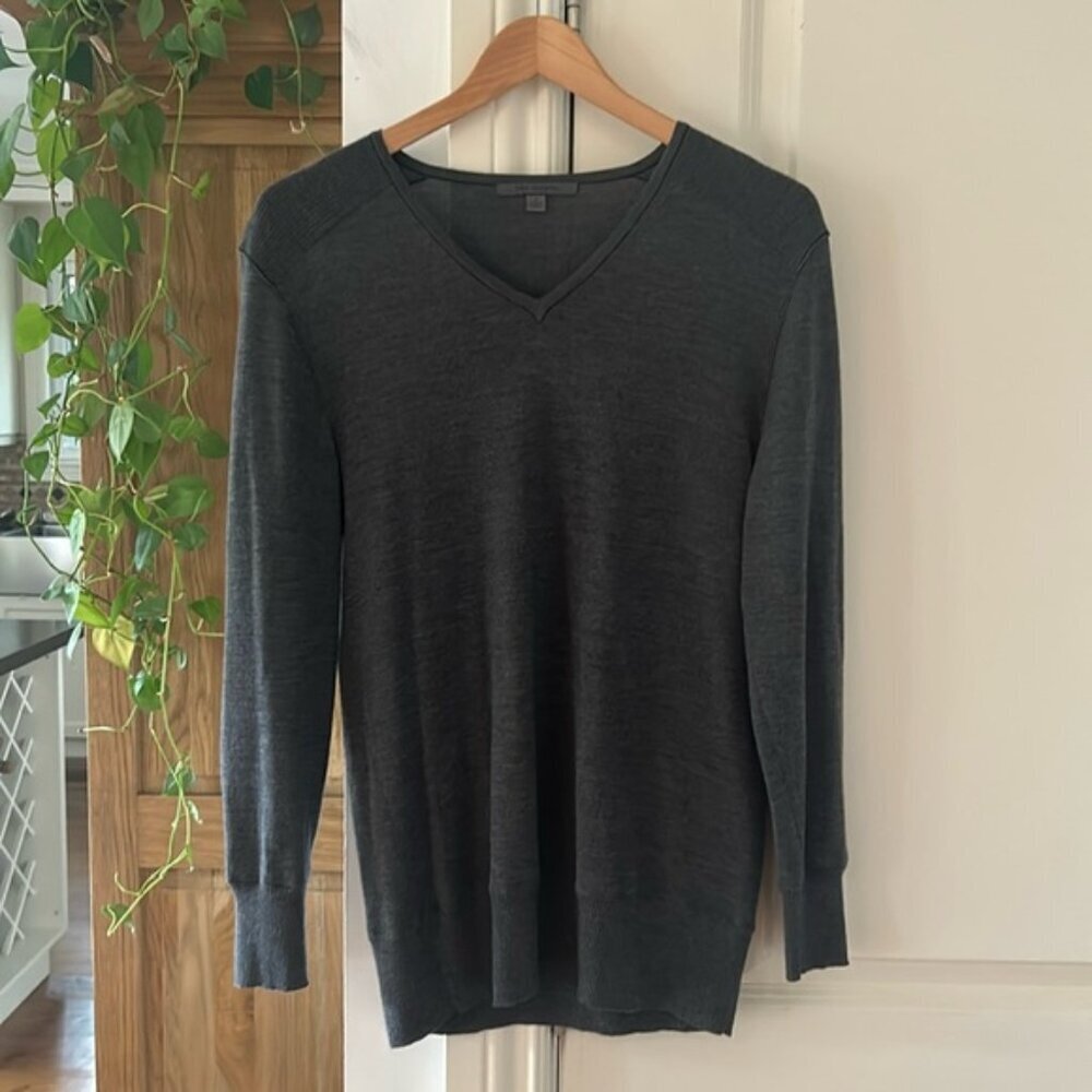 JOHN VARVATOS S 100% wool light weight v neck sweater